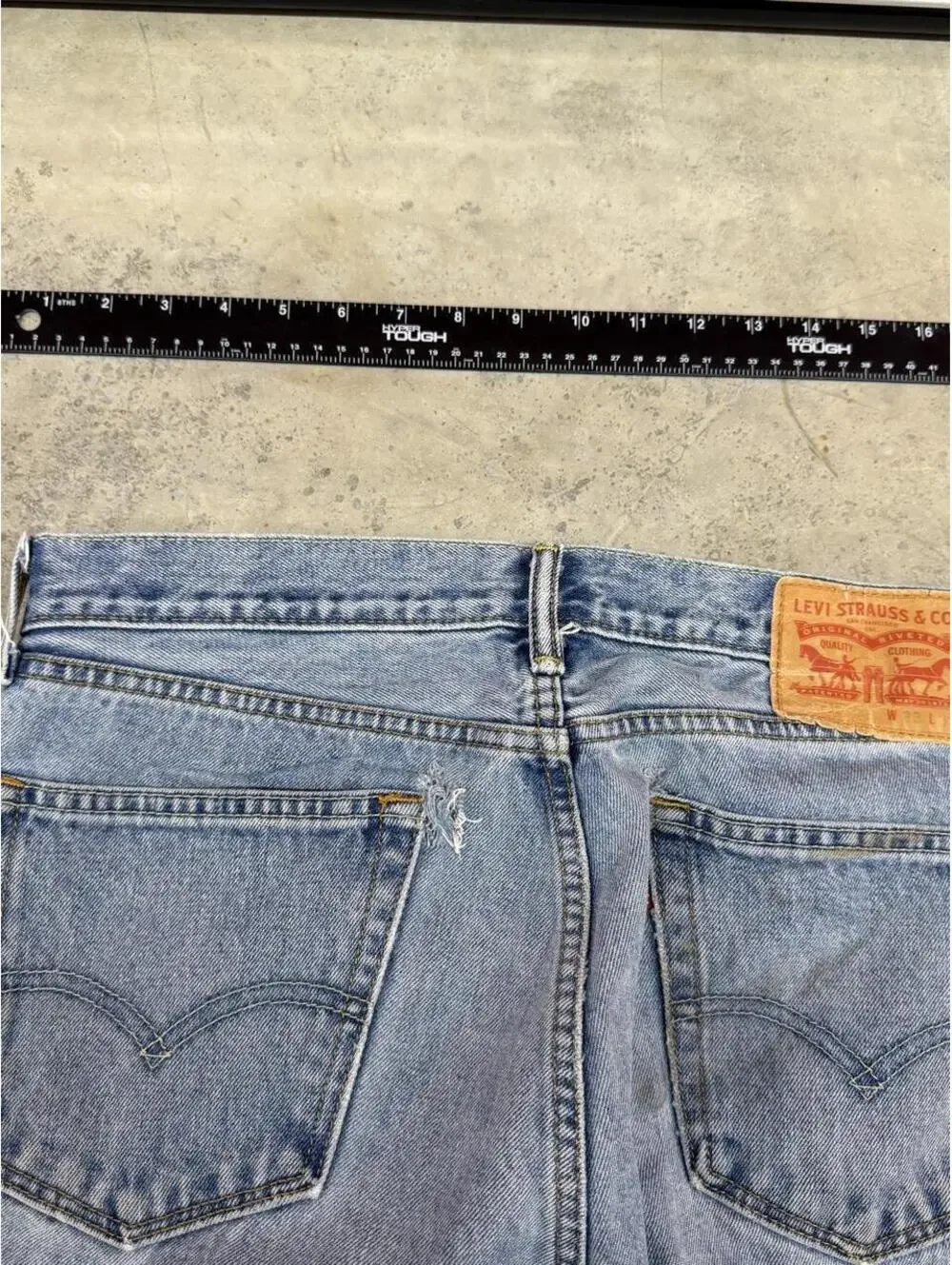 vintage levis 505 faded blue straight leg jeans size 33 x 32